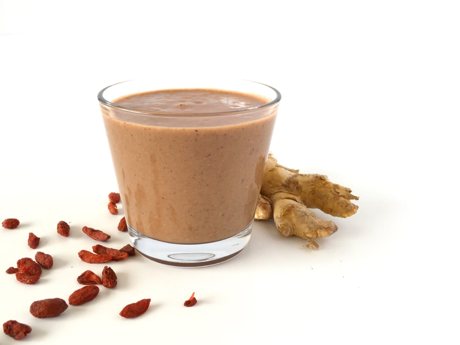 Goji berry and ginger smoothie