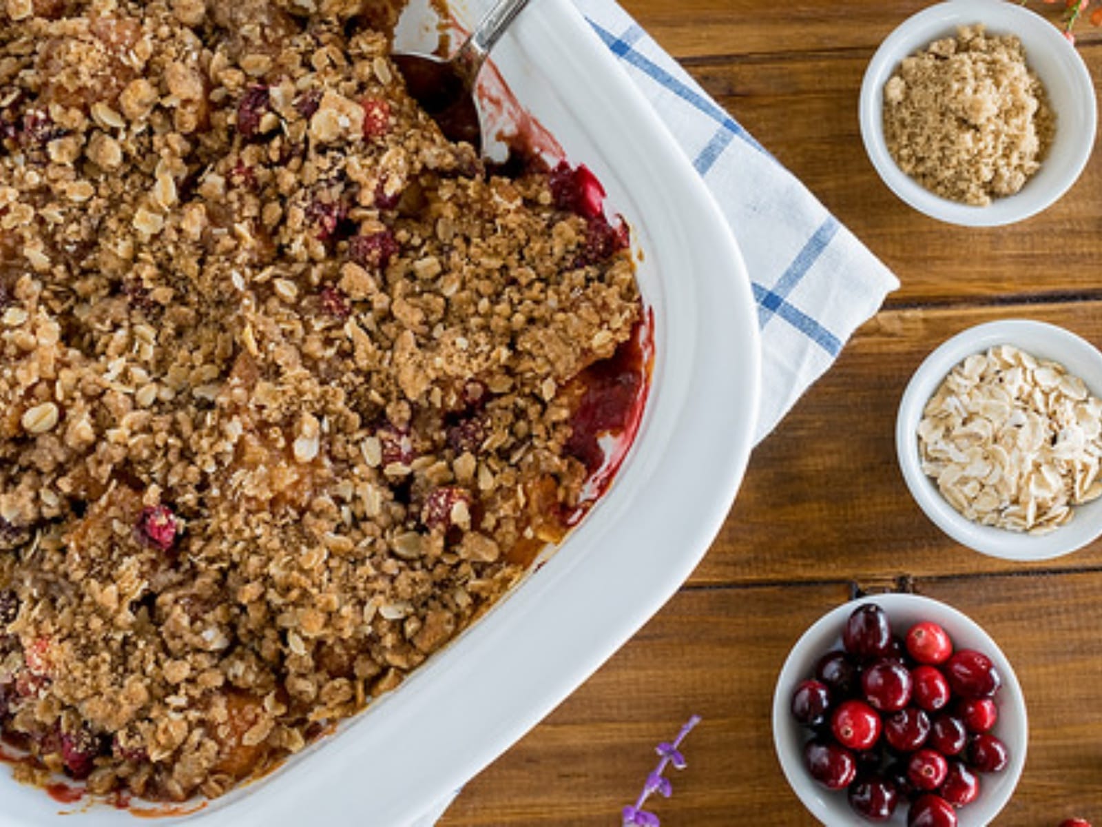 Baked Sweet Potatoes and Cranberries With Cinnamon Oat Crumble