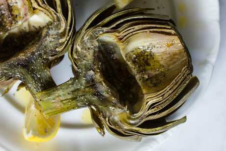 Artichokes with Garlic and Black Pepper Aioli [Vegan]