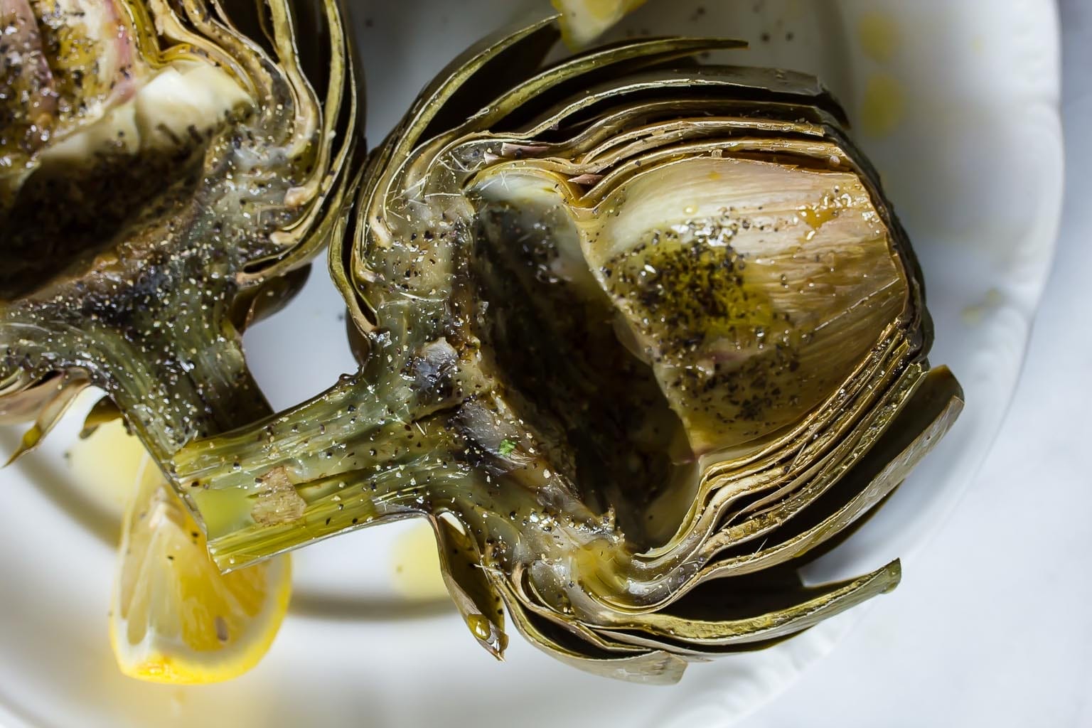 Artichokes with Garlic and Black Pepper Aioli [Vegan]