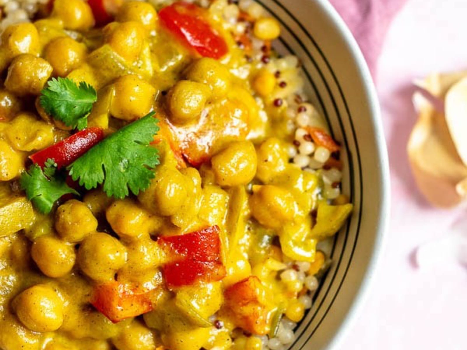 Chickpea-Curry-with-Apples - One Green Planet