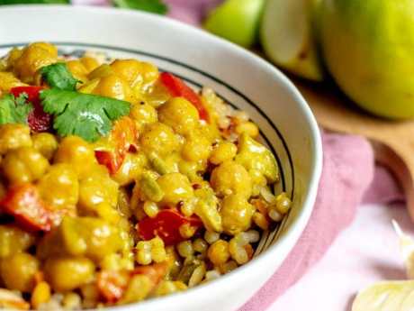 Chickpea-Curry-with-Apples - One Green Planet