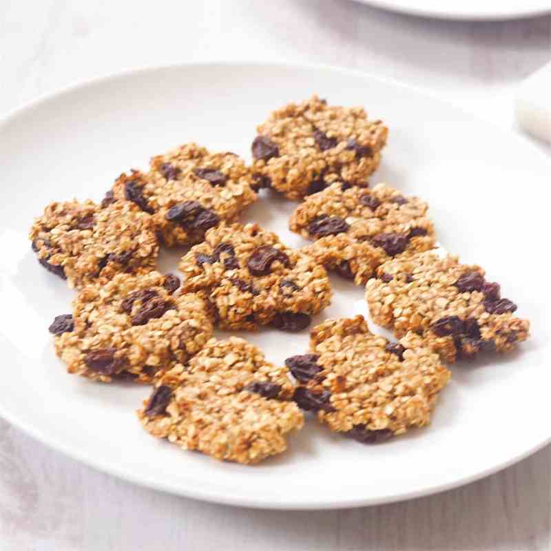 Vegan 3-Ingredient Raisin Oat Cookies