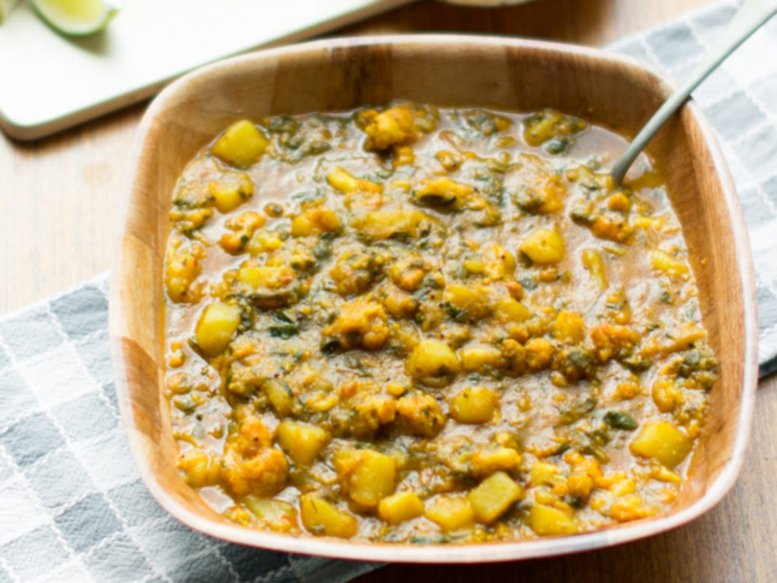 Cauliflower-potato-spinach-curry - One Green Planet