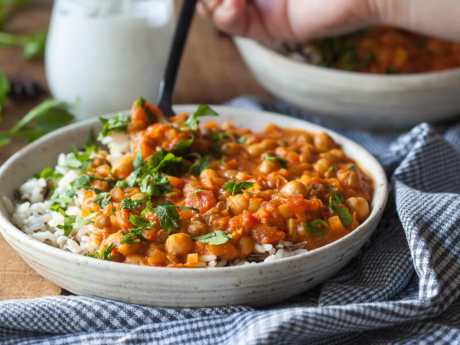 Chickpea-Lentil-Coconut-Curry - One Green Planet
