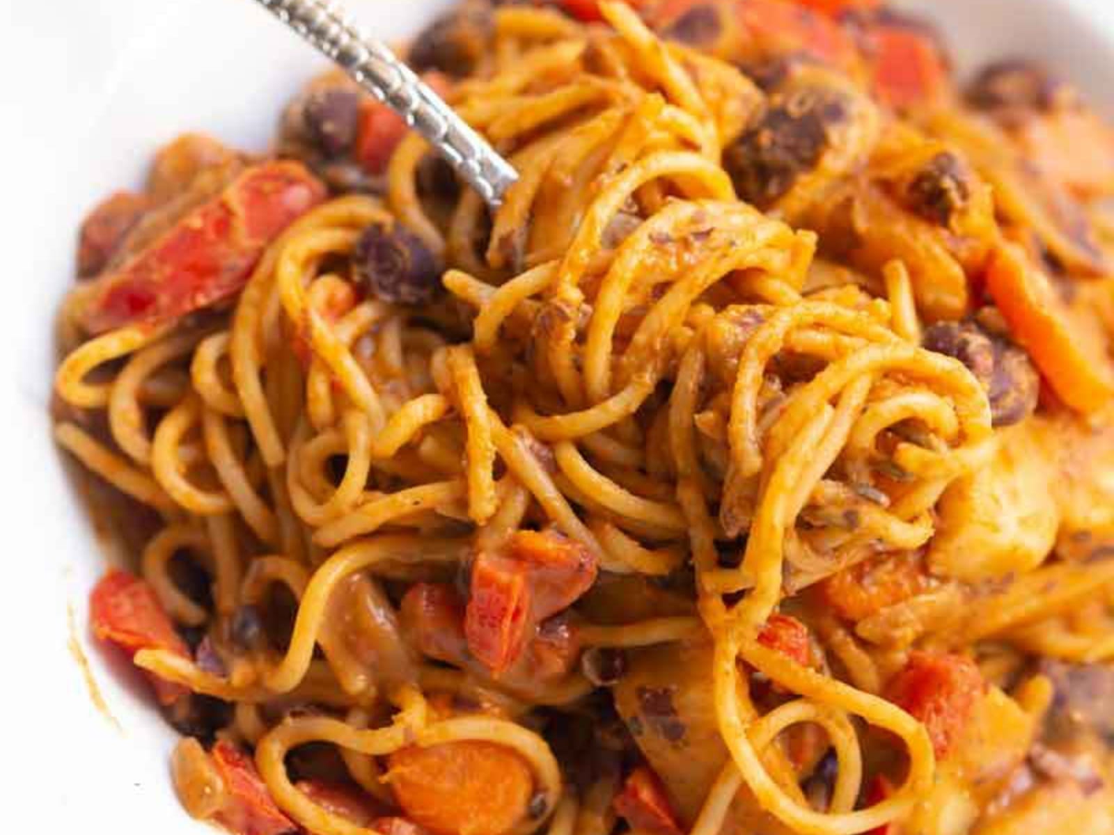 Spicy Spaghetti with Beans and Vegetables