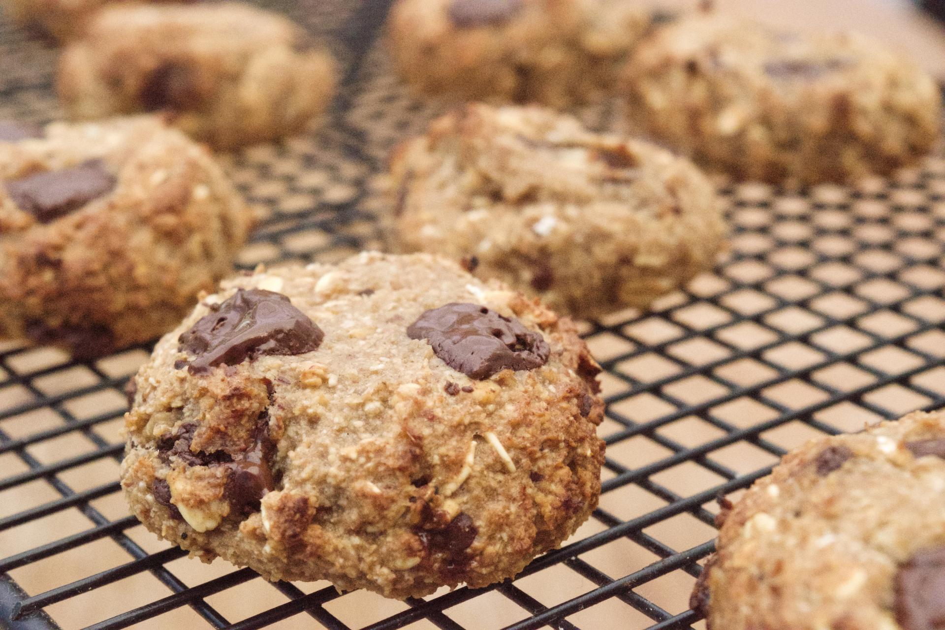 Vegan Chocolate Chip Oat Cookies