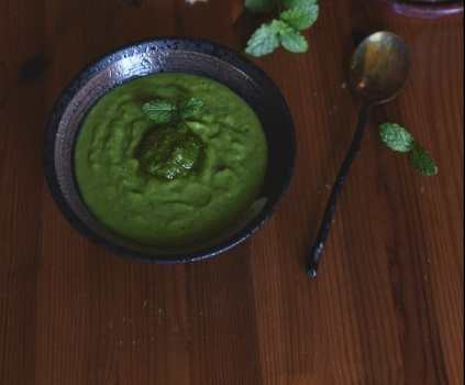 vegan summer greens soup with spicy mint sauce