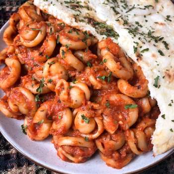easy vegan tomato pasta