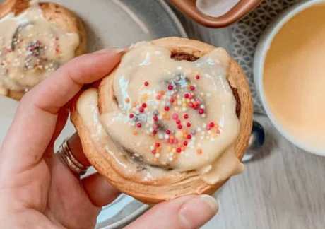 Funfetti Cåinnamon Rolls