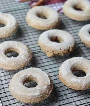 web-donut-baked-on-rack-1