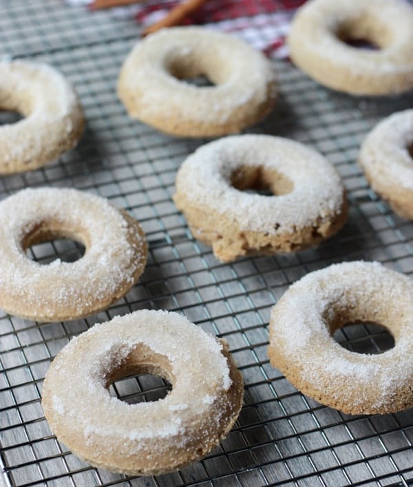 web-donut-baked-on-rack-1