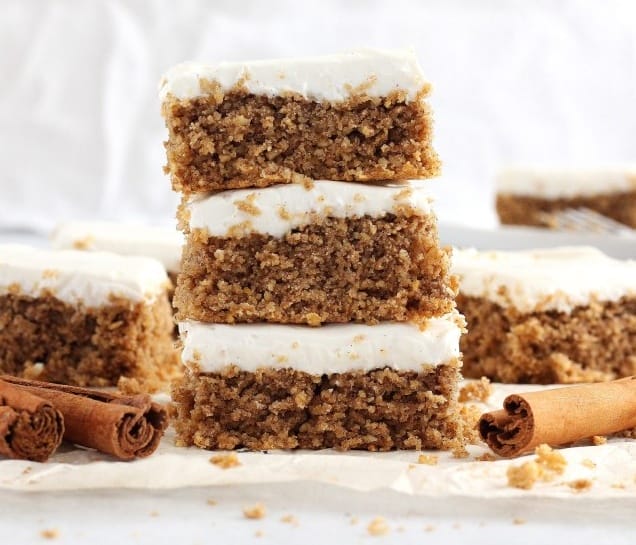 Cinnamon Roll Breakfast Bars 