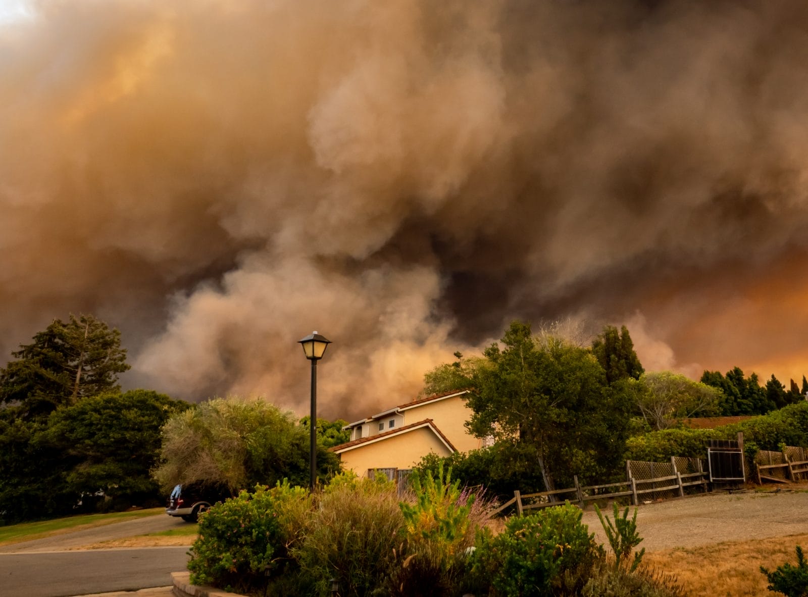 Wildfire approaching house