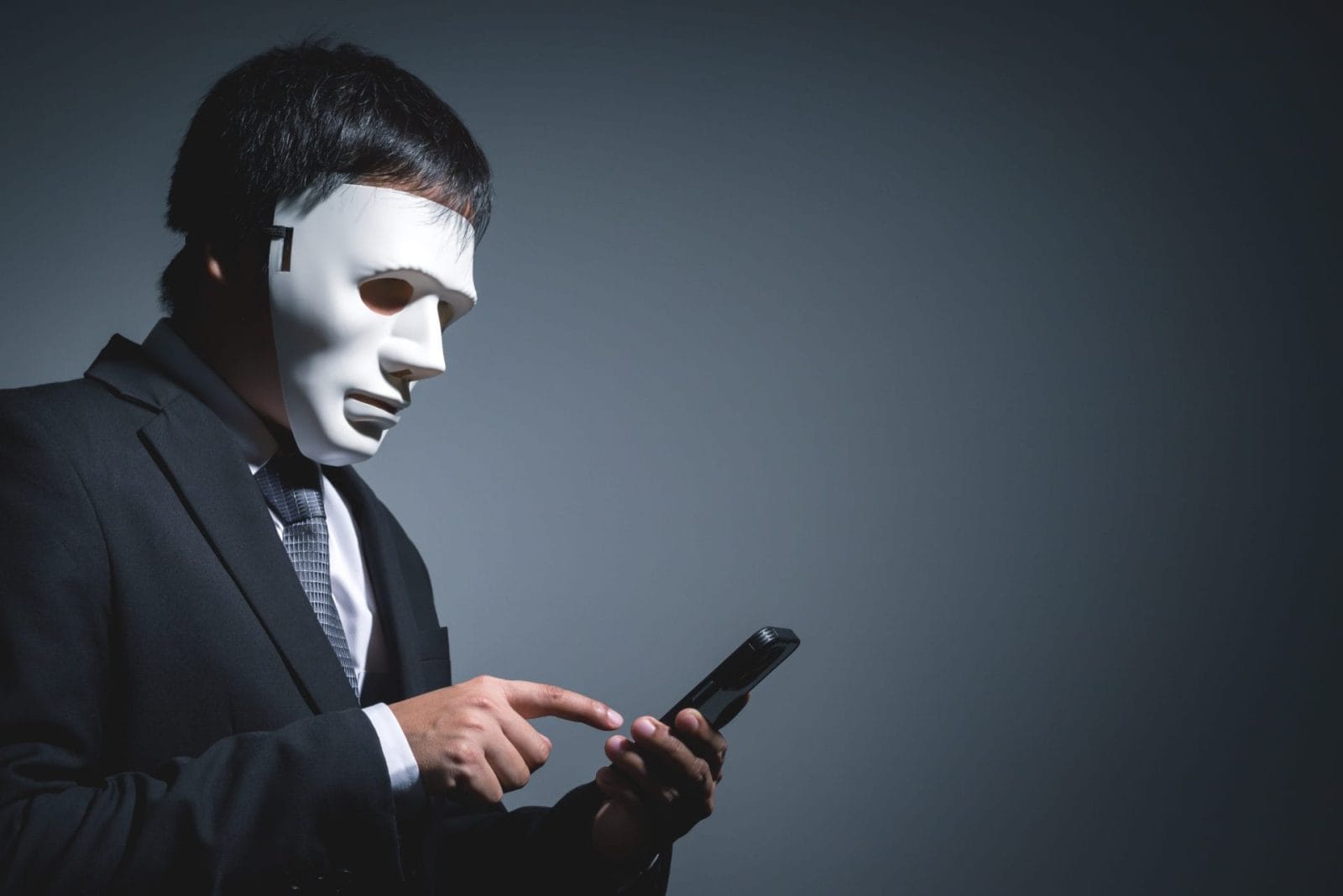 Scammers and Hackers Call center with phone data theft